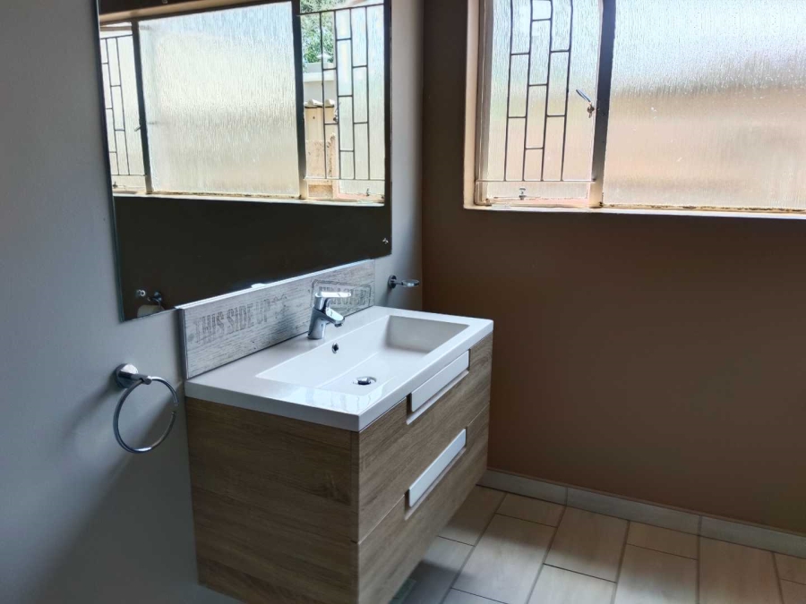 5 Bedroom Property for Sale in Alberante Gauteng