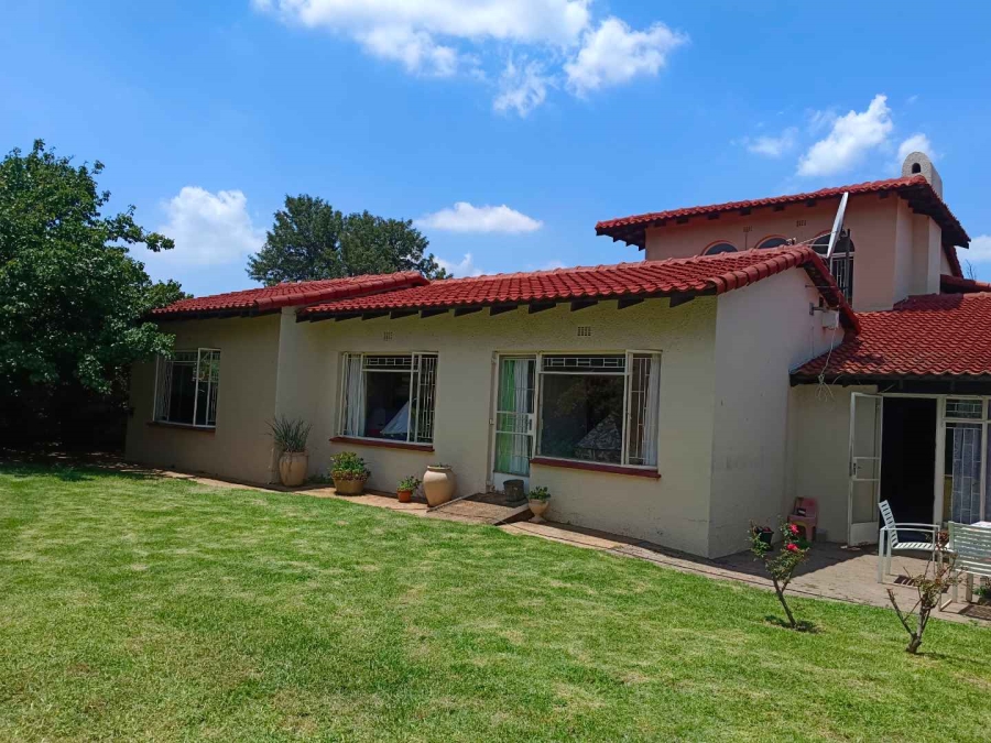 5 Bedroom Property for Sale in Alberante Gauteng