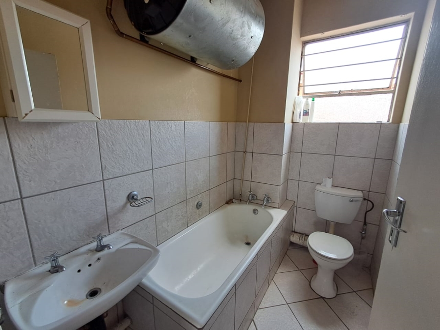 2 Bedroom Property for Sale in New Redruth Gauteng