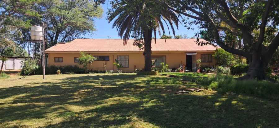 7 Bedroom Property for Sale in Rooiwal Gauteng