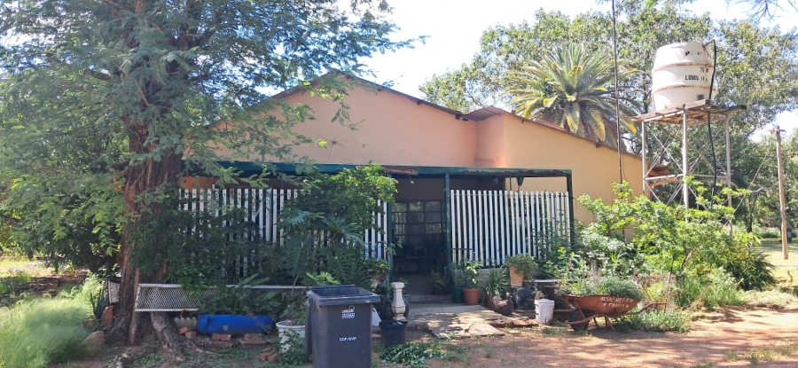 7 Bedroom Property for Sale in Rooiwal Gauteng