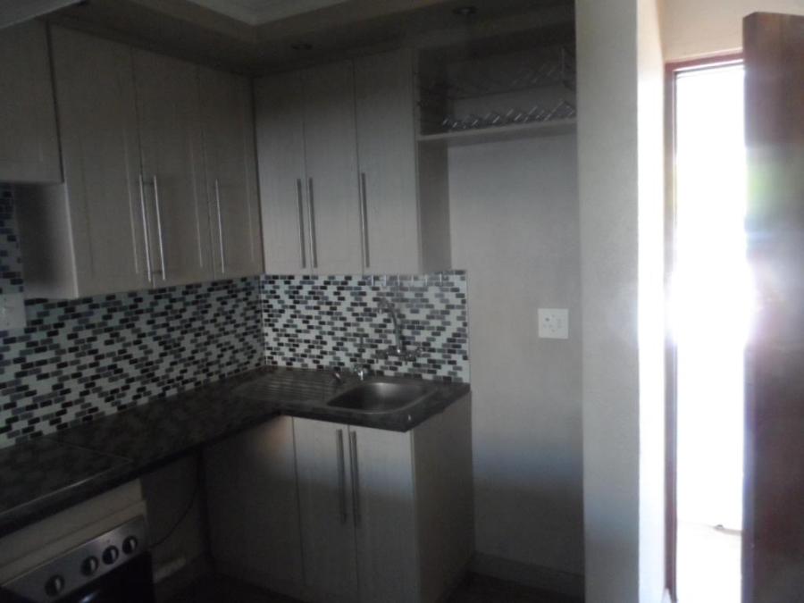 To Let 2 Bedroom Property for Rent in Groenkloof Gauteng