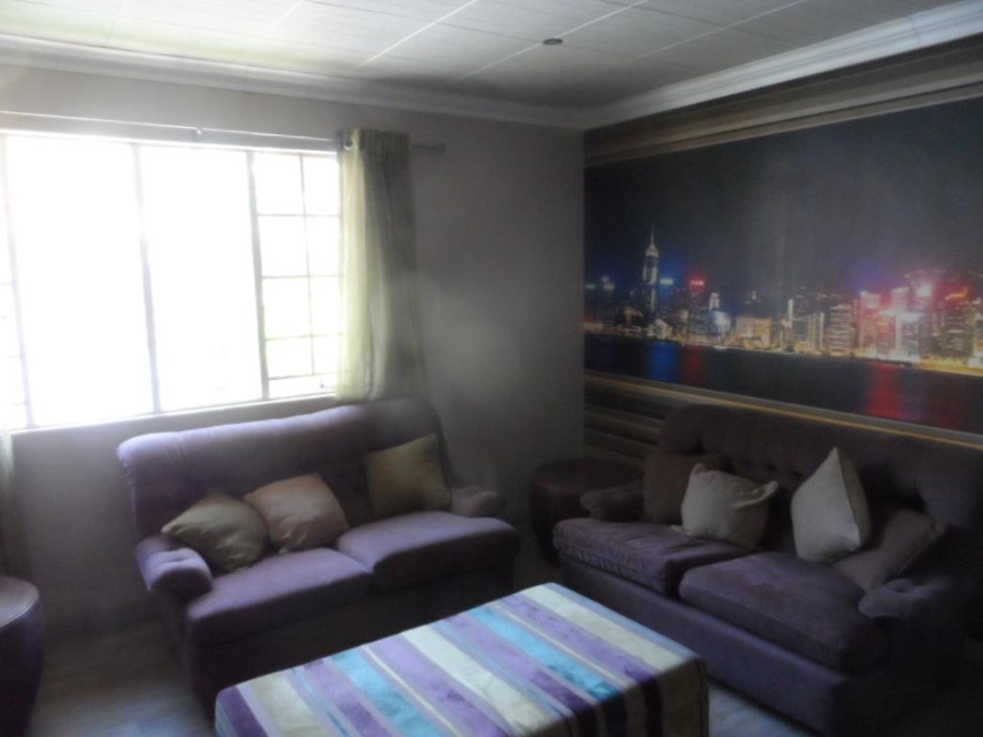 To Let 2 Bedroom Property for Rent in Groenkloof Gauteng