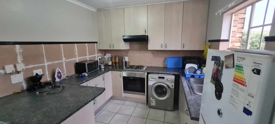 2 Bedroom Property for Sale in Die Hoewes Gauteng