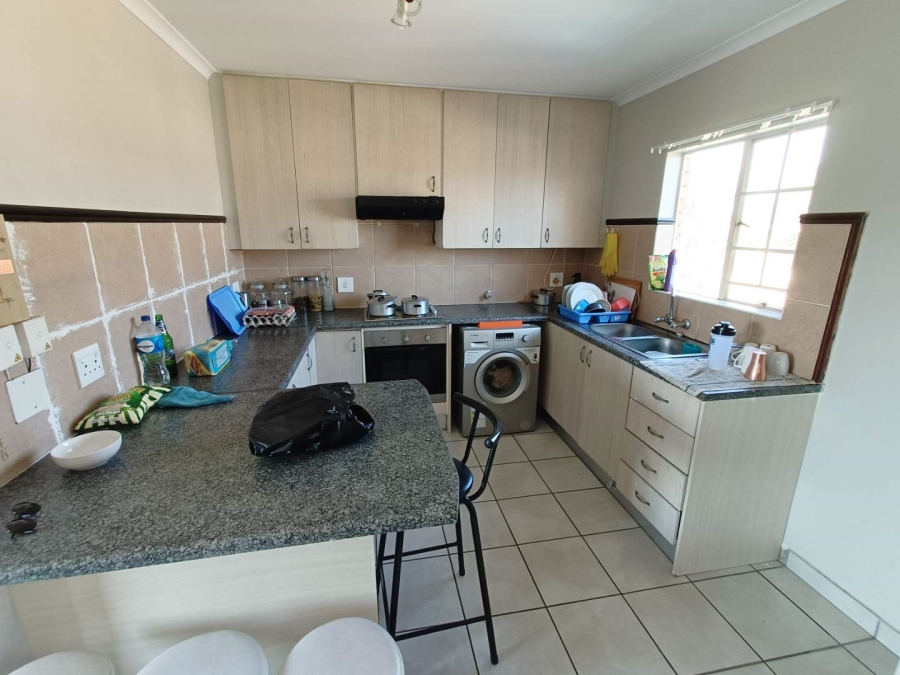 2 Bedroom Property for Sale in Die Hoewes Gauteng