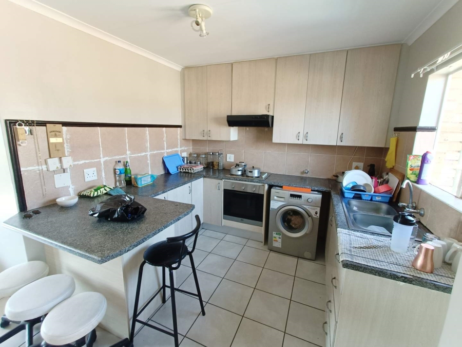 2 Bedroom Property for Sale in Die Hoewes Gauteng