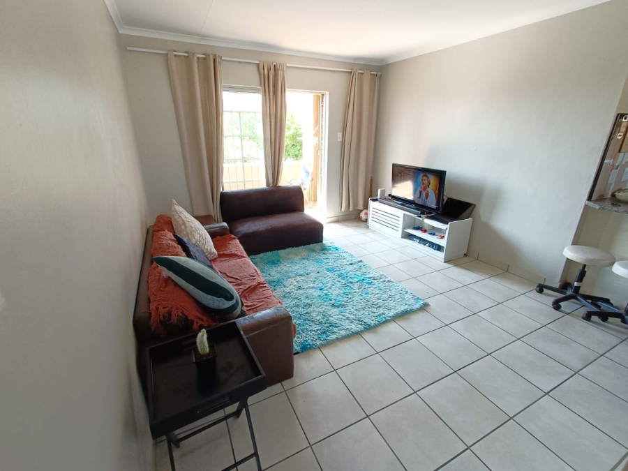 2 Bedroom Property for Sale in Die Hoewes Gauteng