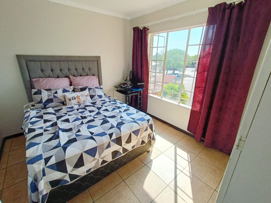 2 Bedroom Property for Sale in Die Hoewes Gauteng