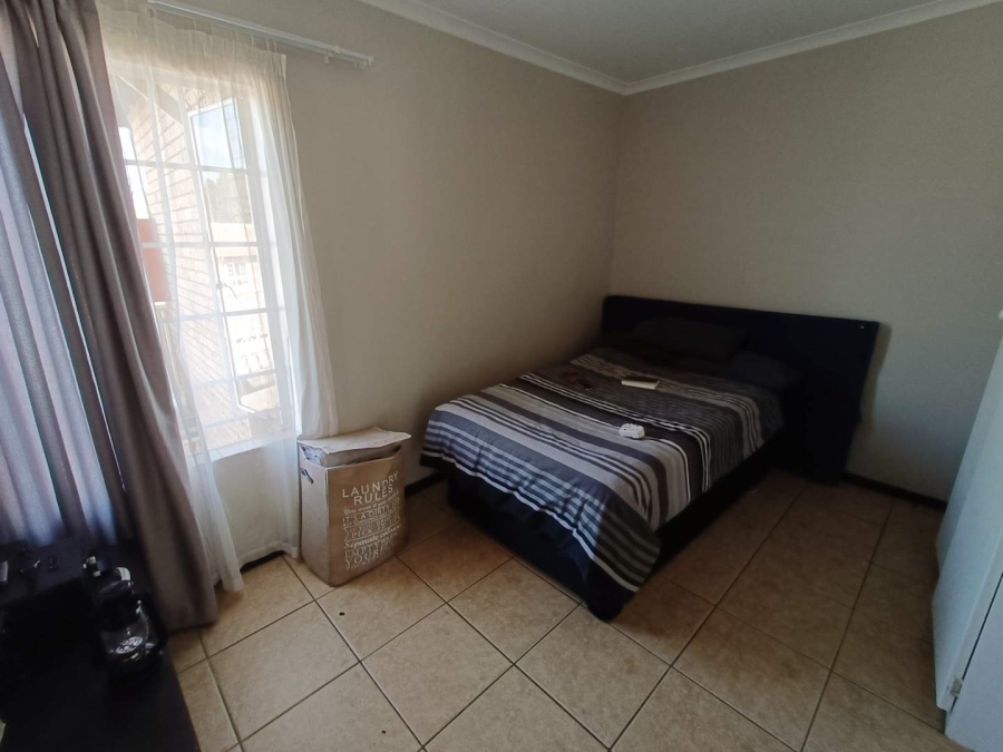 2 Bedroom Property for Sale in Die Hoewes Gauteng