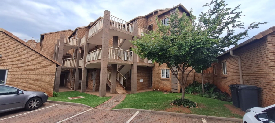 2 Bedroom Property for Sale in Die Hoewes Gauteng