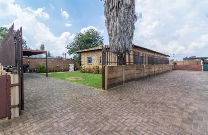 2 Bedroom Property for Sale in Robinpark Gauteng