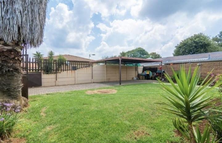 2 Bedroom Property for Sale in Robinpark Gauteng