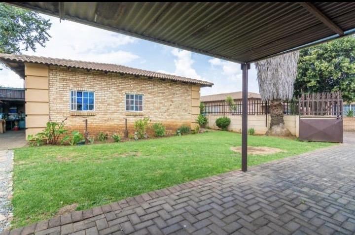 2 Bedroom Property for Sale in Robinpark Gauteng