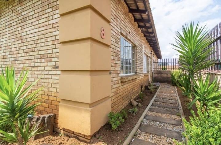 2 Bedroom Property for Sale in Robinpark Gauteng