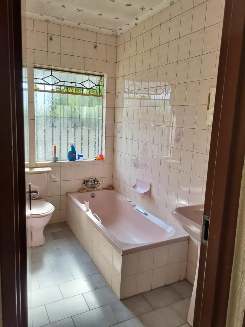 4 Bedroom Property for Sale in Noordwyk Gauteng