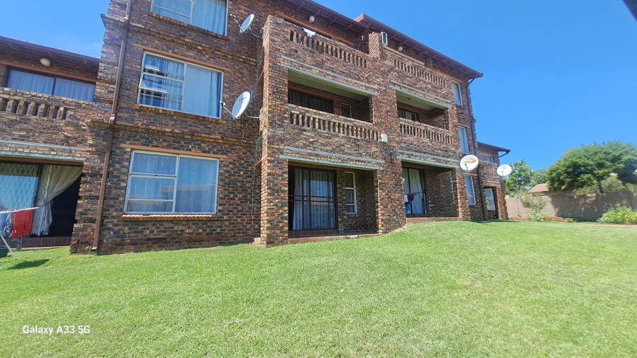 2 Bedroom Property for Sale in Buccleuch Gauteng