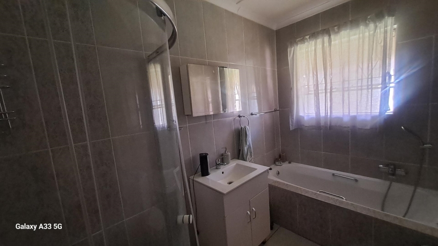 2 Bedroom Property for Sale in Buccleuch Gauteng