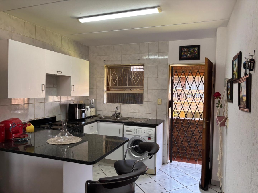 2 Bedroom Property for Sale in Buccleuch Gauteng