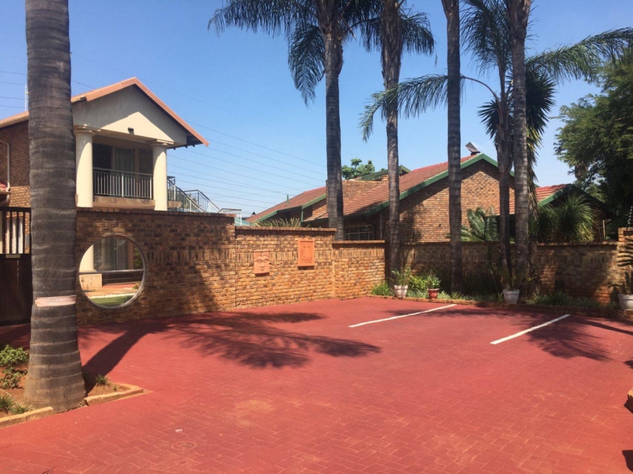 Commercial Property for Sale in Rooihuiskraal Ext 1 Gauteng