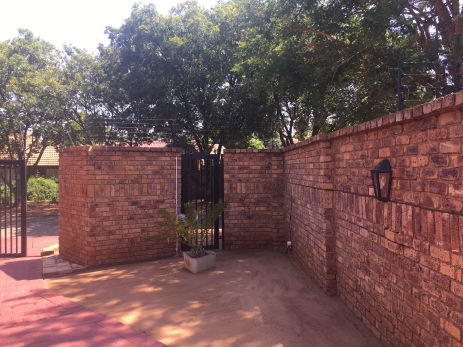 Commercial Property for Sale in Rooihuiskraal Ext 1 Gauteng