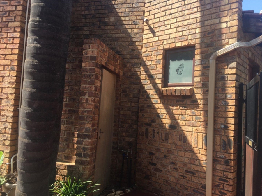 Commercial Property for Sale in Rooihuiskraal Ext 1 Gauteng