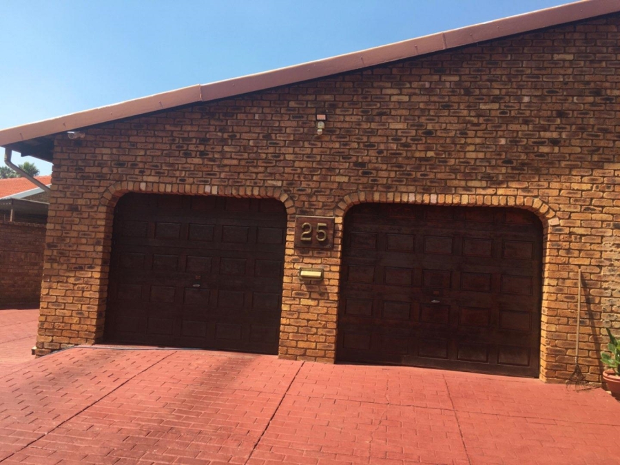 Commercial Property for Sale in Rooihuiskraal Ext 1 Gauteng