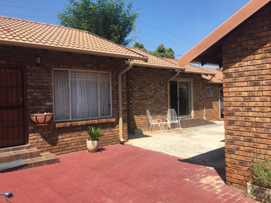 Commercial Property for Sale in Rooihuiskraal Ext 1 Gauteng