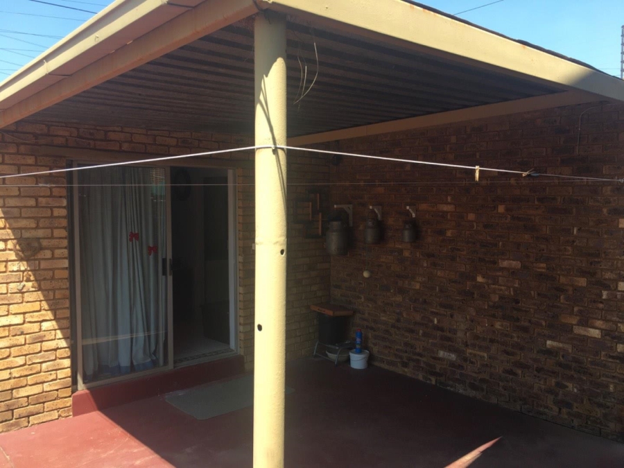 Commercial Property for Sale in Rooihuiskraal Ext 1 Gauteng