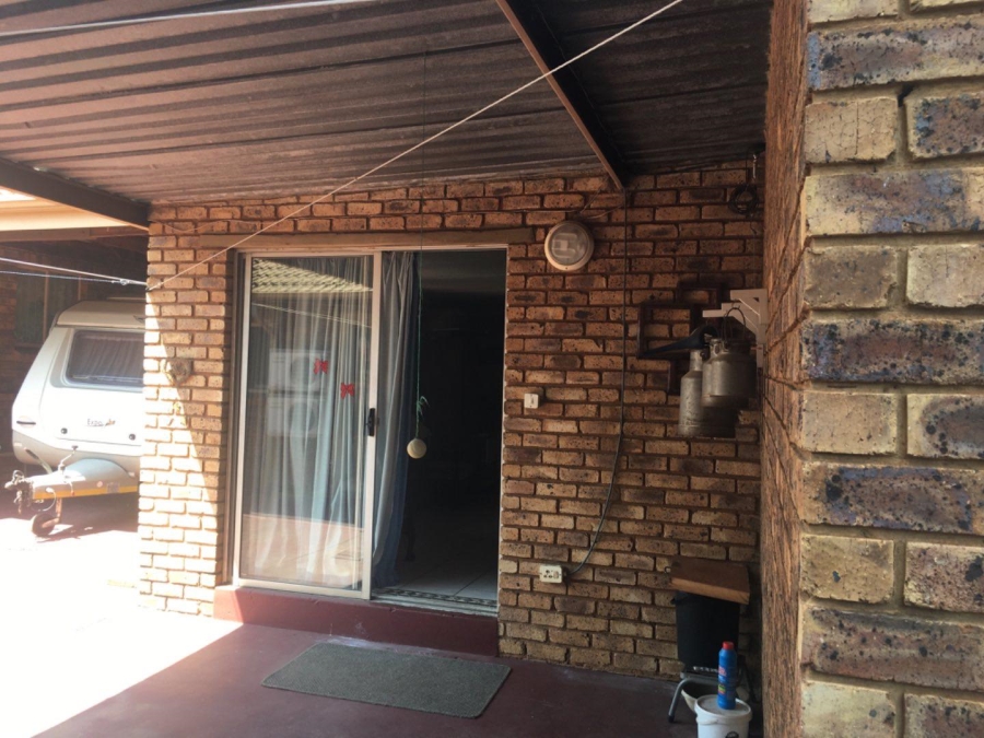 Commercial Property for Sale in Rooihuiskraal Ext 1 Gauteng