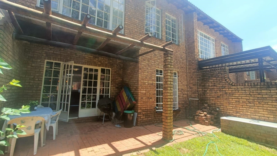 3 Bedroom Property for Sale in Hennopspark Gauteng