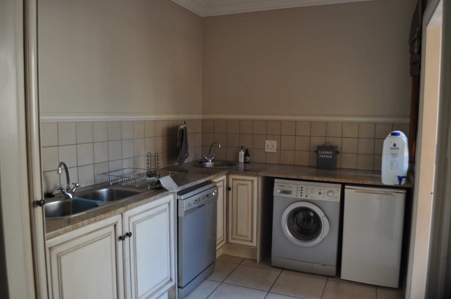 To Let 3 Bedroom Property for Rent in Faerie Glen Gauteng