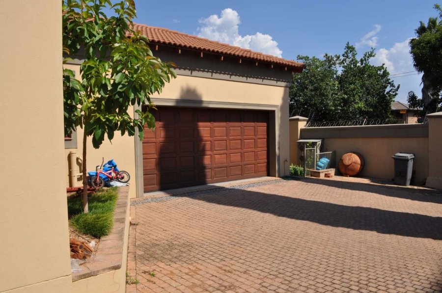 To Let 3 Bedroom Property for Rent in Faerie Glen Gauteng