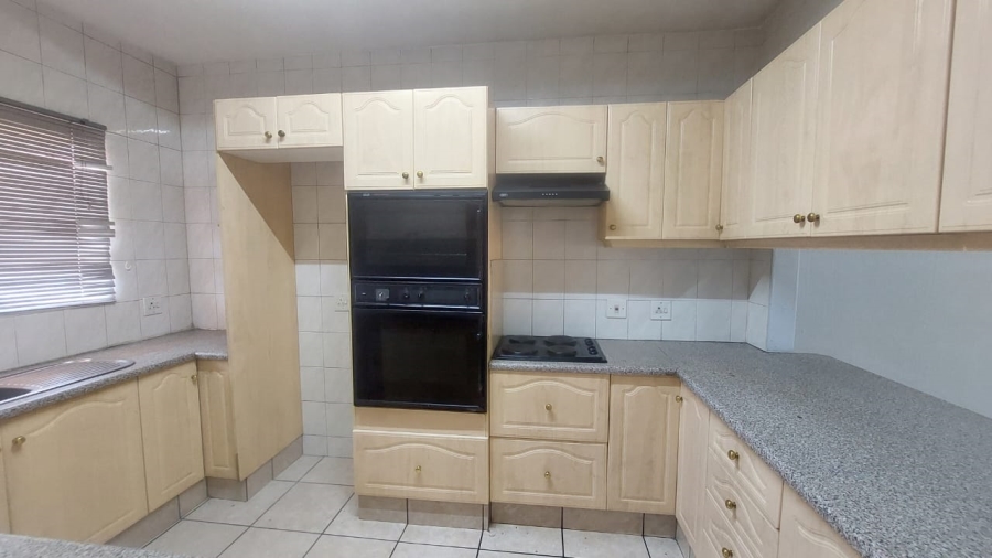 2 Bedroom Property for Sale in New Redruth Gauteng