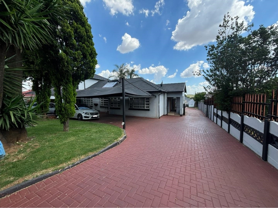 7 Bedroom Property for Sale in Horison Gauteng