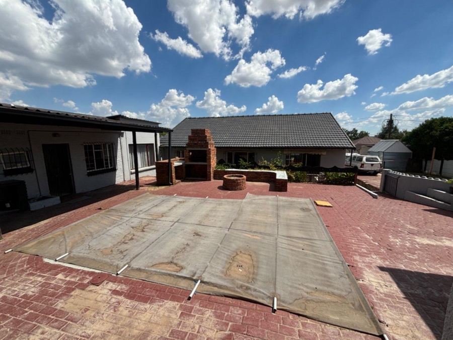 7 Bedroom Property for Sale in Horison Gauteng