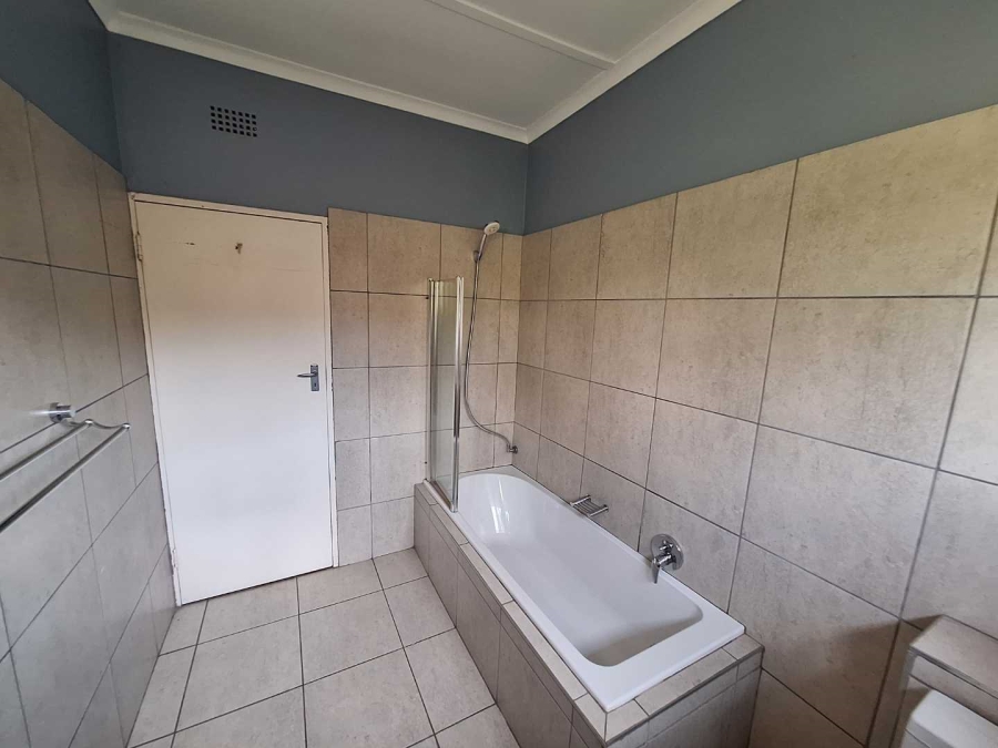 To Let 3 Bedroom Property for Rent in Fairland Gauteng