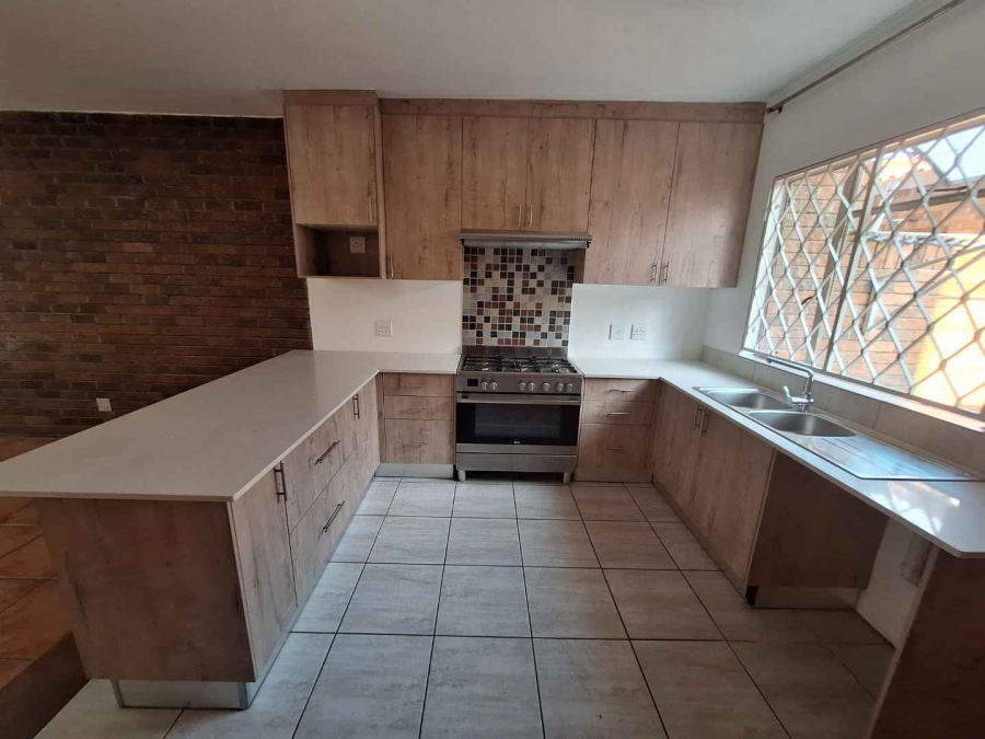 To Let 3 Bedroom Property for Rent in Fairland Gauteng