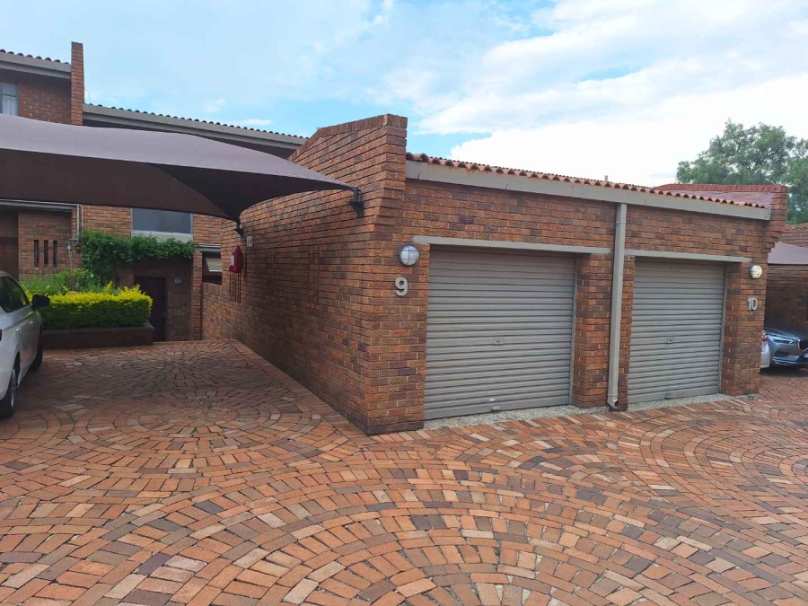 To Let 3 Bedroom Property for Rent in Fairland Gauteng