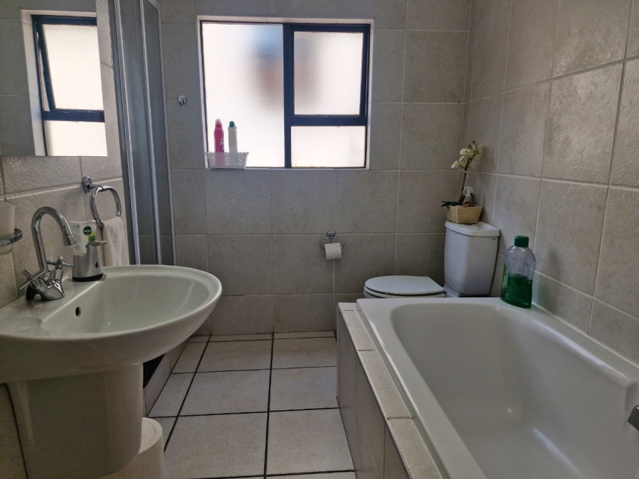 2 Bedroom Property for Sale in Sunninghill Gauteng