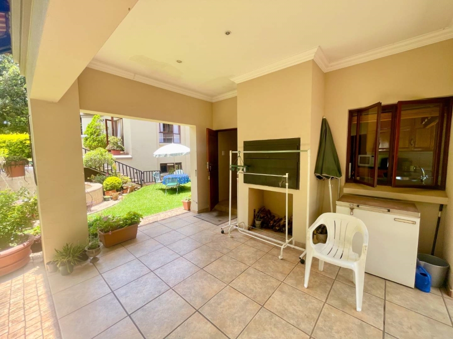 5 Bedroom Property for Sale in Woodhill Estate Gauteng