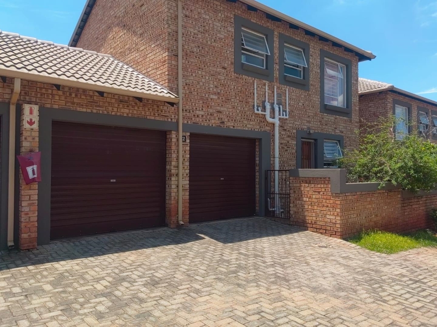 To Let 3 Bedroom Property for Rent in Wilgeheuwel Gauteng