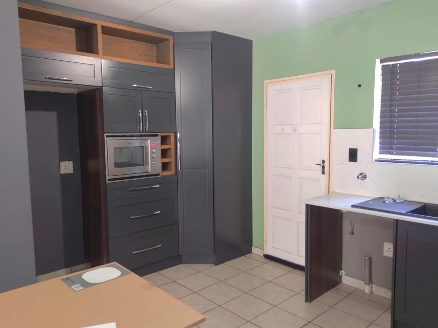 To Let 3 Bedroom Property for Rent in Wilgeheuwel Gauteng