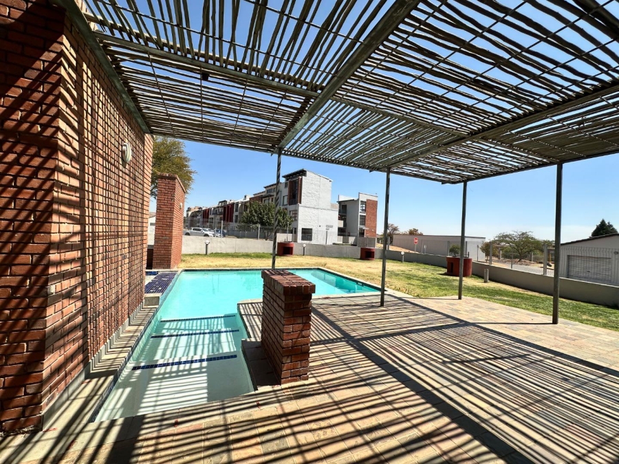 2 Bedroom Property for Sale in Midridge Park Gauteng