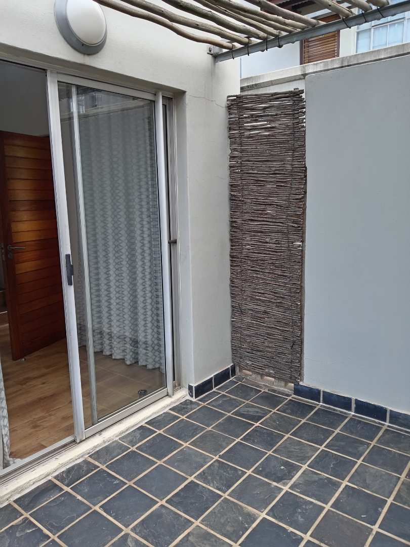 To Let 1 Bedroom Property for Rent in Houghton Gauteng