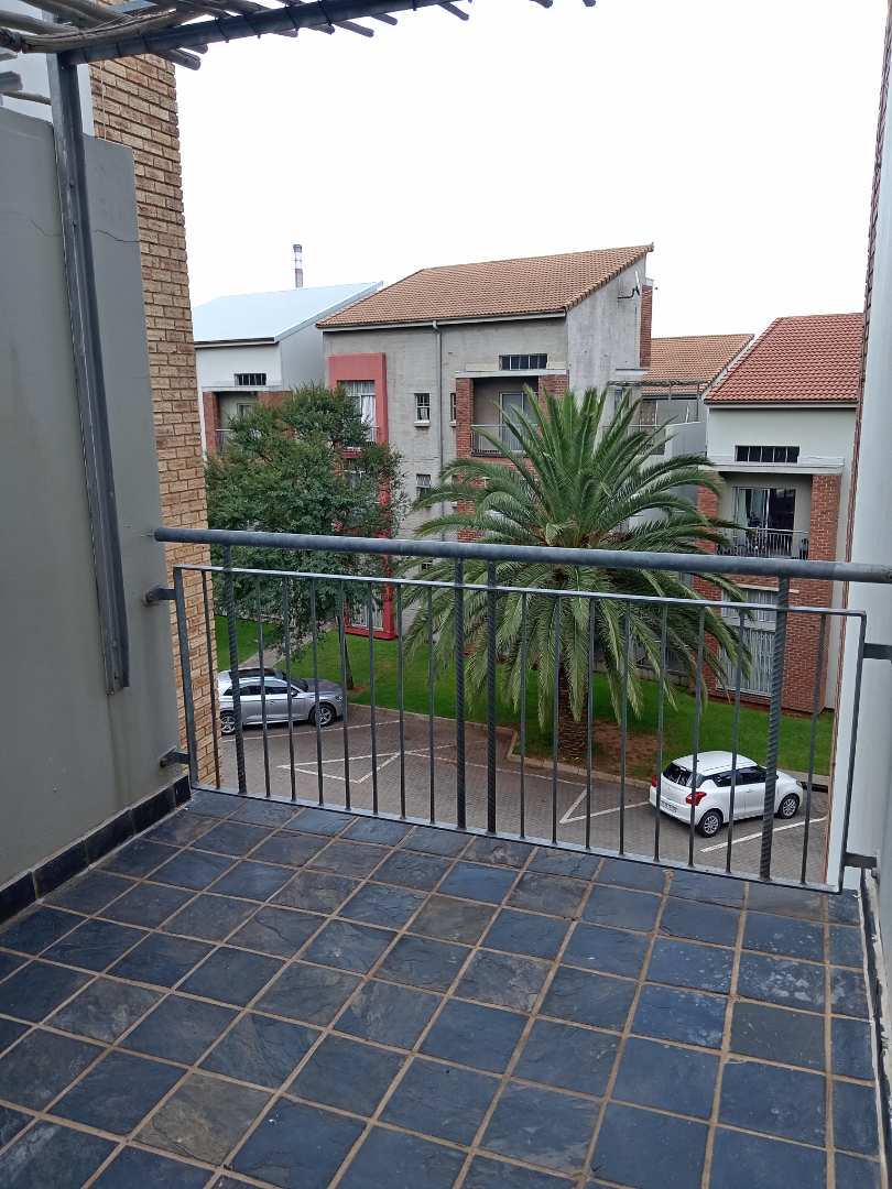 To Let 1 Bedroom Property for Rent in Houghton Gauteng