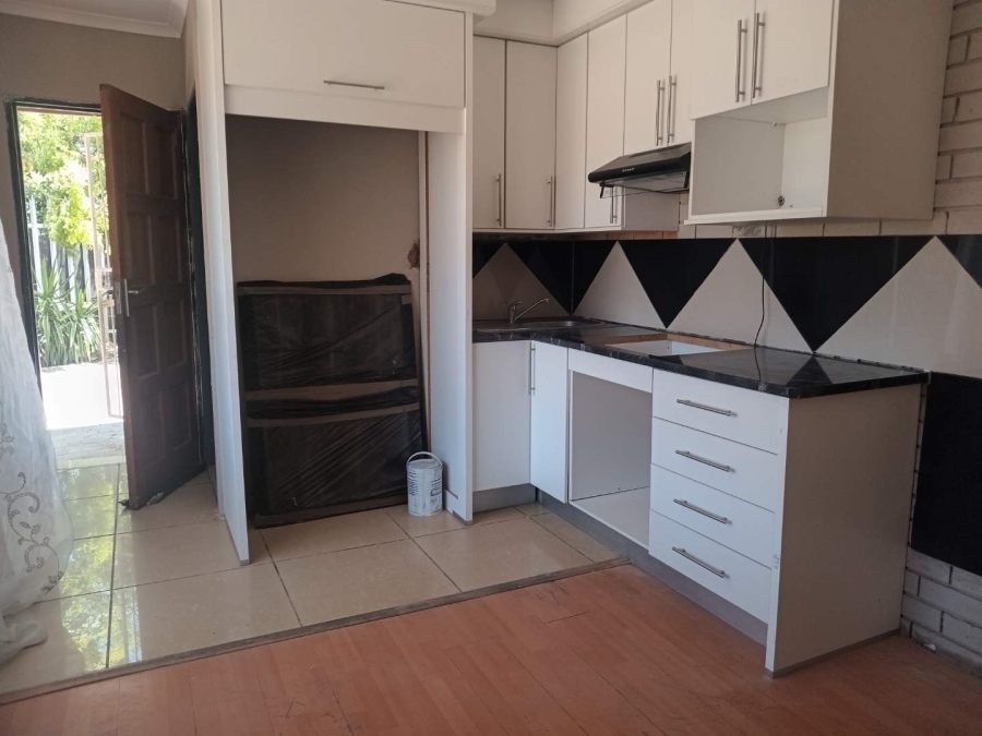 To Let 4 Bedroom Property for Rent in Country View Gauteng