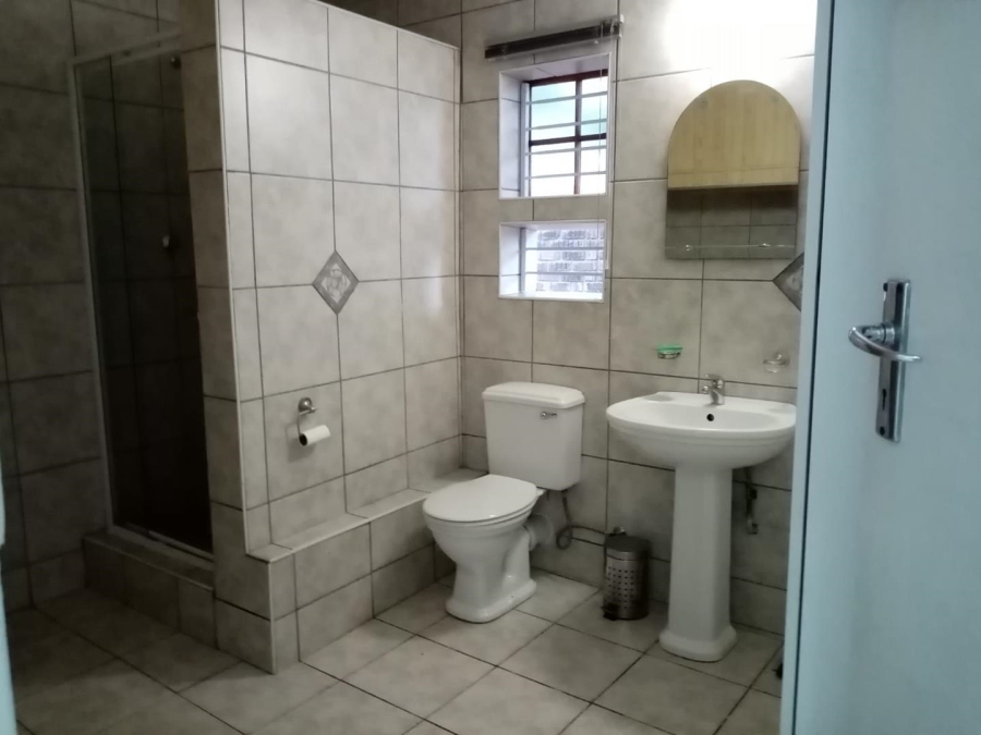 To Let 2 Bedroom Property for Rent in Fontainebleau Gauteng