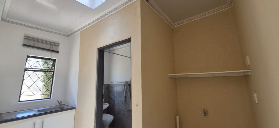 To Let 1 Bedroom Property for Rent in Blairgowrie Gauteng