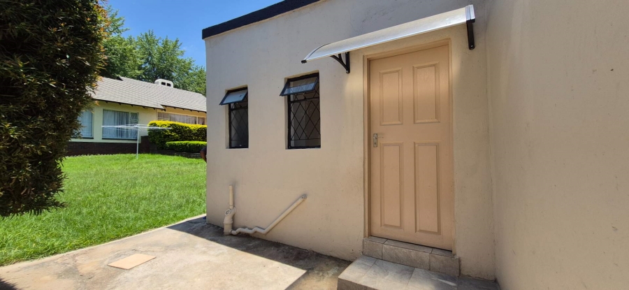 To Let 1 Bedroom Property for Rent in Blairgowrie Gauteng