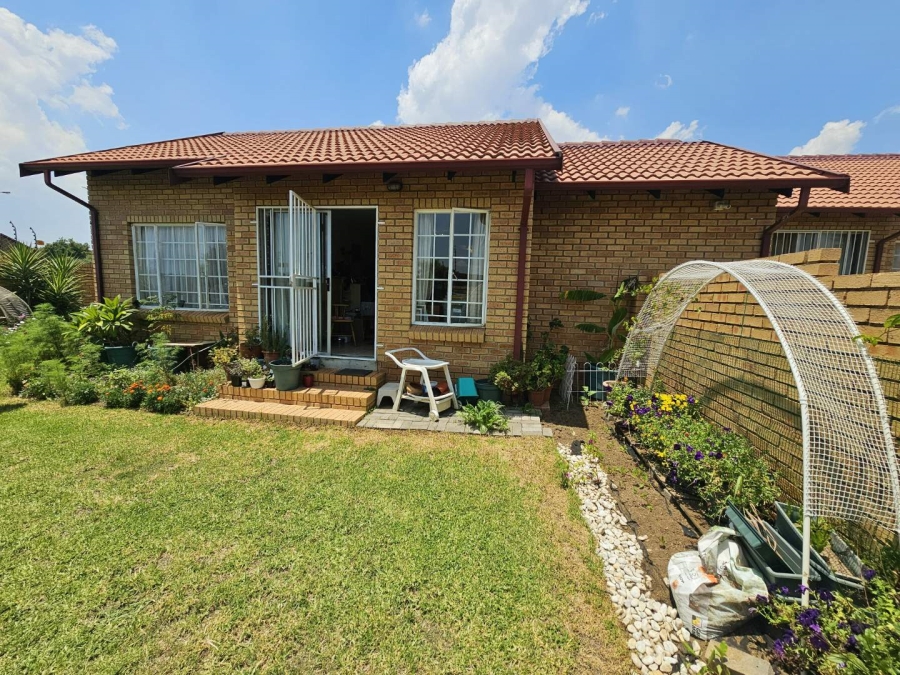 2 Bedroom Property for Sale in The Reeds Gauteng